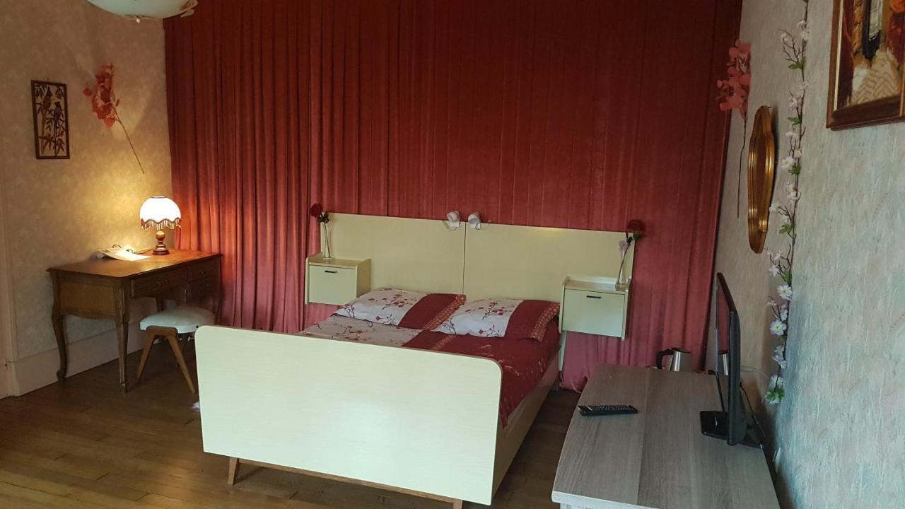Le Point Du Jour Bed and Breakfast Revin  Buitenkant foto