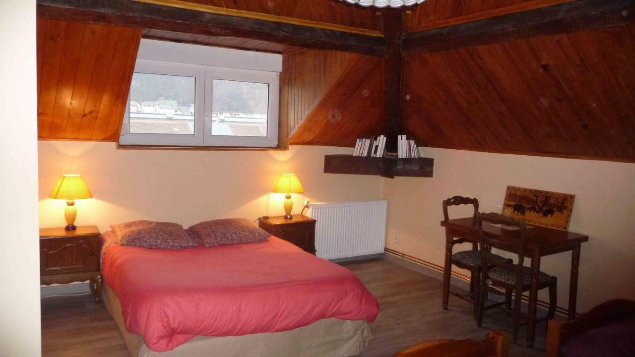 Le Point Du Jour Bed and Breakfast Revin  Buitenkant foto