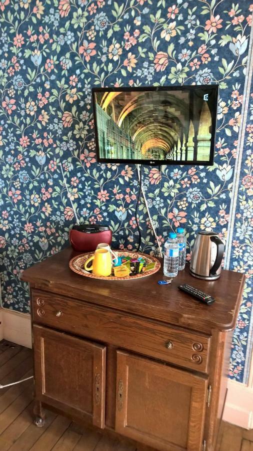 Le Point Du Jour Bed and Breakfast Revin  Buitenkant foto