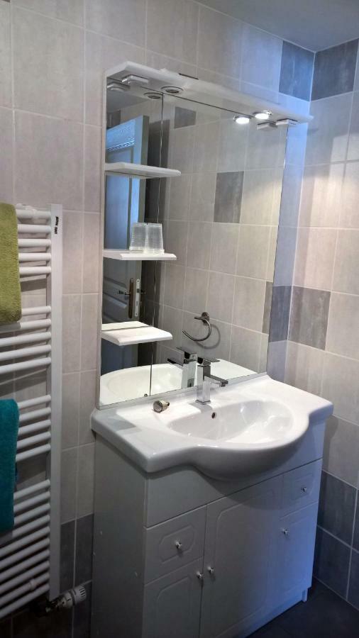 Le Point Du Jour Bed and Breakfast Revin  Buitenkant foto
